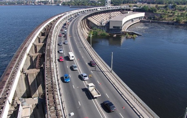 Автомобилям Запорожского автогенного завода разрешат круглосуточно проезжать плотину ДнепроГЭС и мосты Преображенского