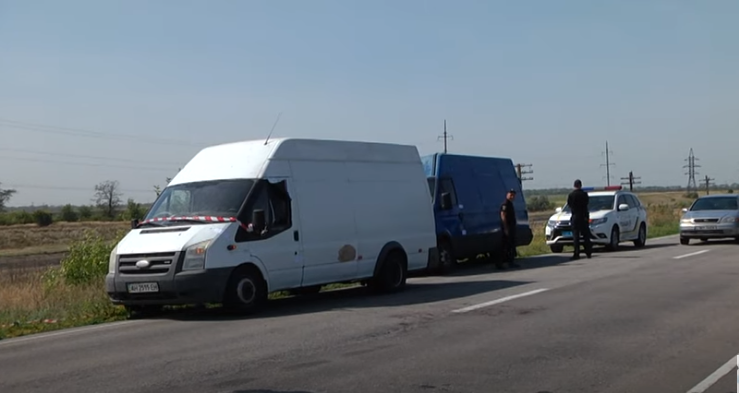 Расстрелянный микроавтобус на запорожской трассе: спустя почти три месяца полиция разыскивает свидетелей