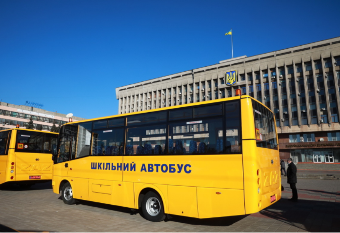 Школам в Запорожский области выделили автобусы для перевозки учеников (ФОТО)