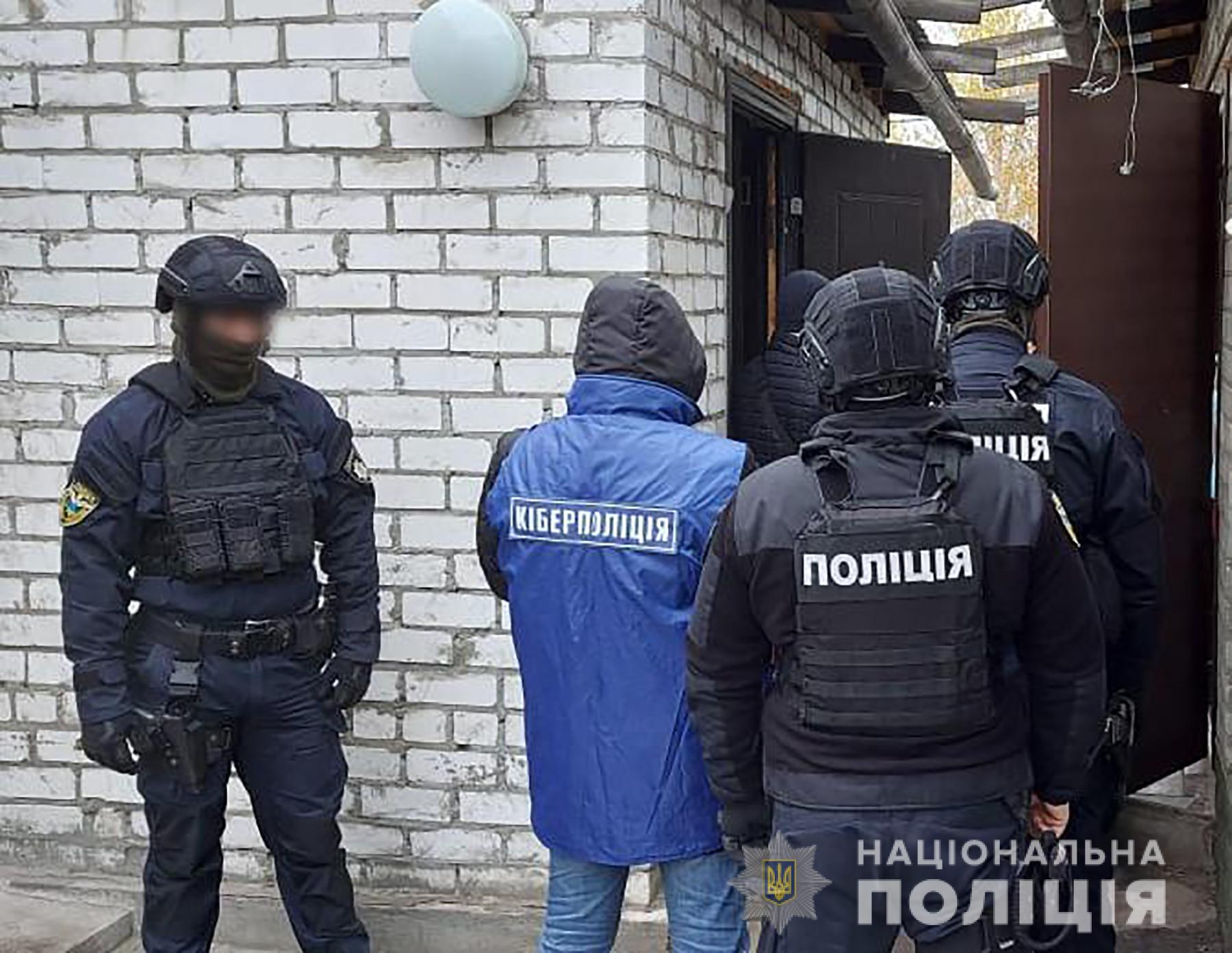 Украинские трудовые мигранты попали “на крючок” мошенника из Запорожья (ФОТО)