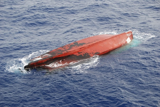В Запорожье на Днепре перевернулась лодка: трое людей оказались в воде