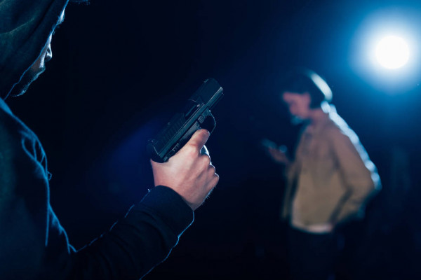 В Запорожье парень во время выяснения отношений с девушкой устроил стрельбу (ФОТО)