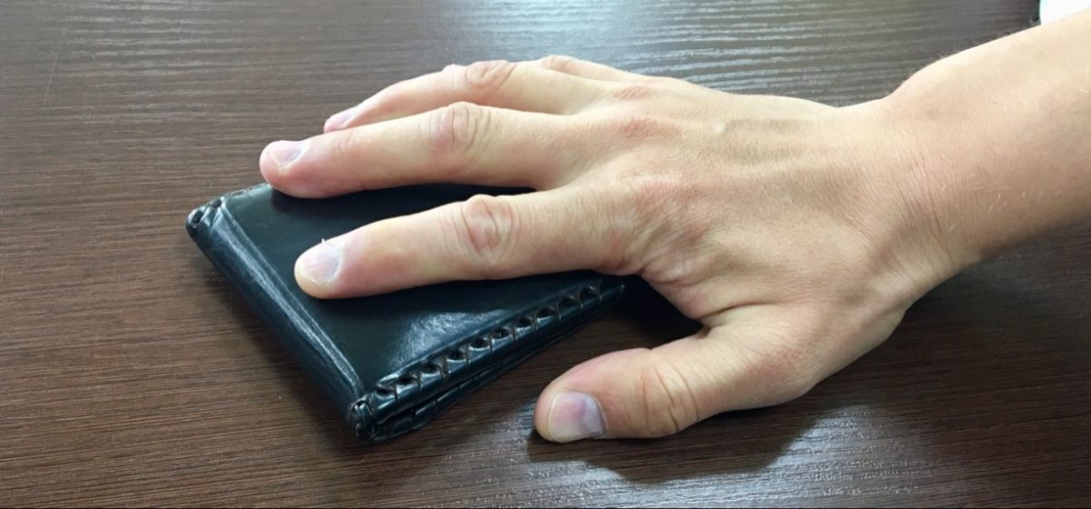 В Запорожье мужчина украл кошелек продавца из-под прилавка: его просят опознать (ВИДЕО)