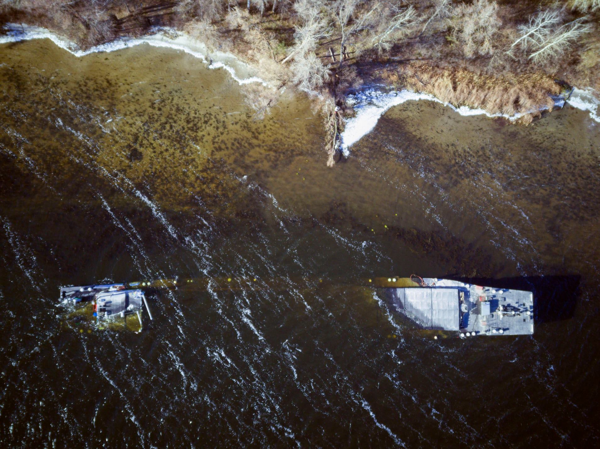 По делу затонувшей баржи в Запорожском районе назначен ряд экспертиз