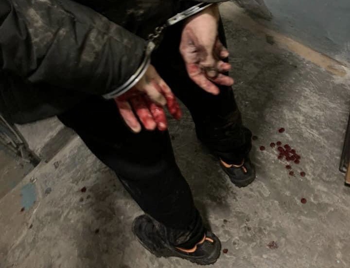 В Запорожье малолетний закладчик наркотиков пырнул ножом правоохранителя: его взято под арест (ФОТО)