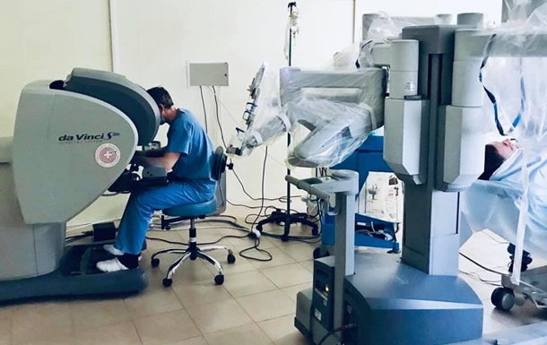 Во Львове робот впервые сделал операцию пациенту (ФОТО)
