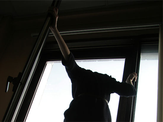 В Запорожье 13-летний подросток покончил жизнь самоубийством, выпрыгнув из окна