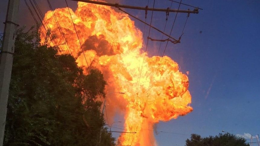 Мощный взрыв на АЗС в Запорожье: погиб мужчина (ФОТО, ВИДЕО)