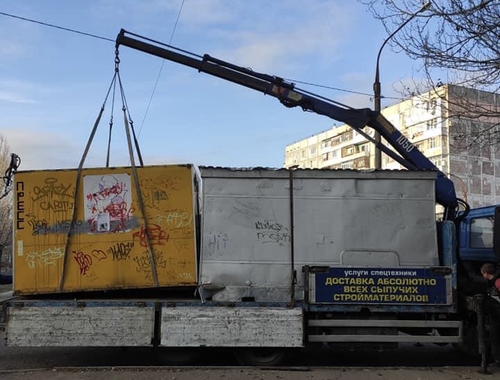 В Запорожье демонтировали два МАФа (ФОТО)