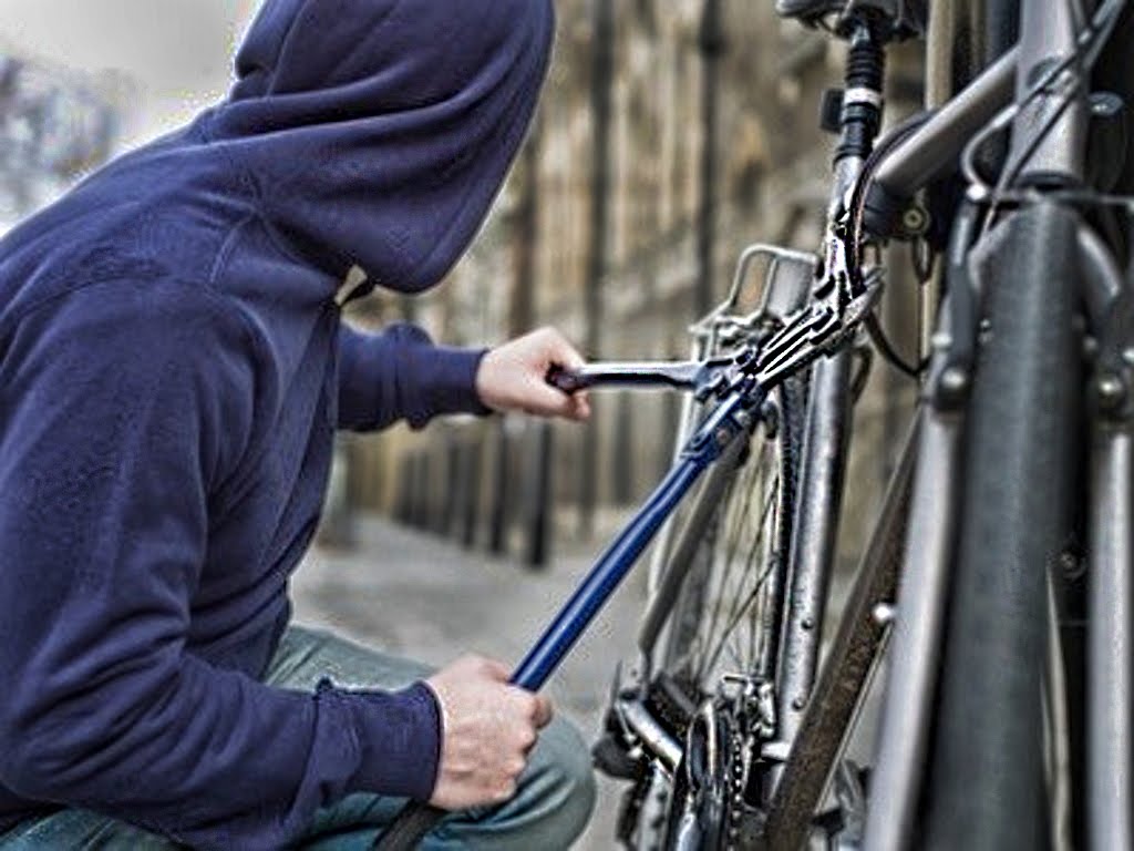 В Запорожье возле ломбарда украли велосипед (ФОТО)
