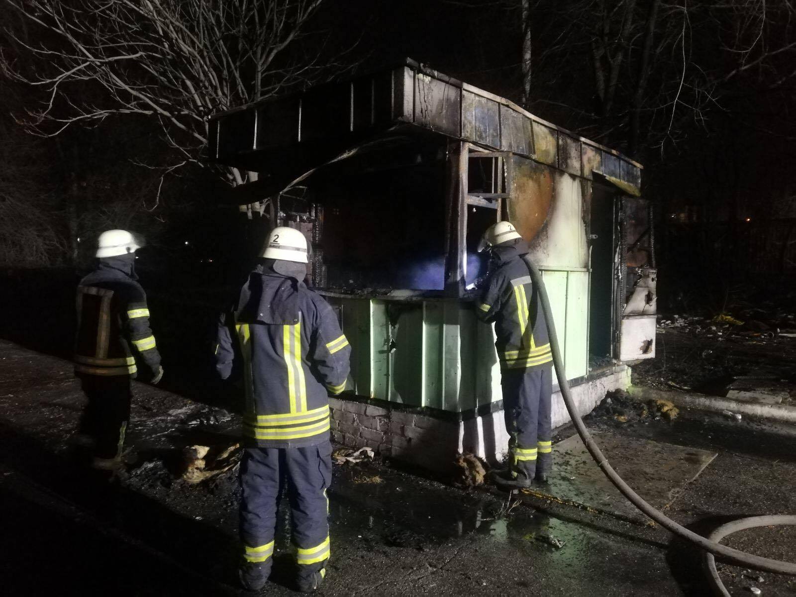 В Запорожье загорелся МАФ: пожар ликвидировали 8 спасателей (ФОТО)