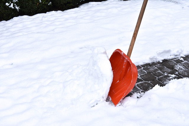 На руководство супермаркета в Запорожье составили протокол за игнорирование очистки территории от снега и гололёда (ФОТО)