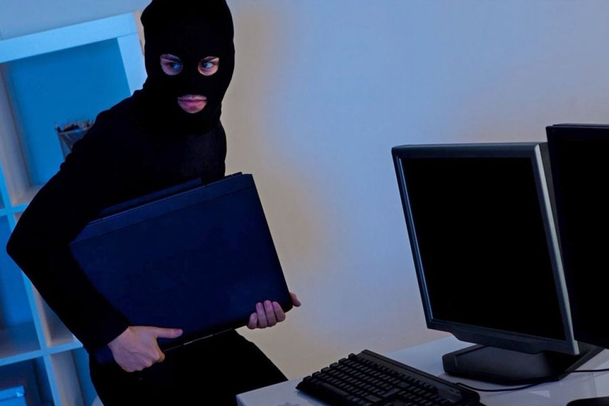 В Запорожской области парень украл из школы компьютерную технику (ФОТО)