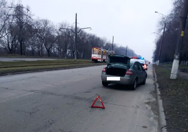 В Запорожье автомобиль сбил пешехода: его госпитализировали