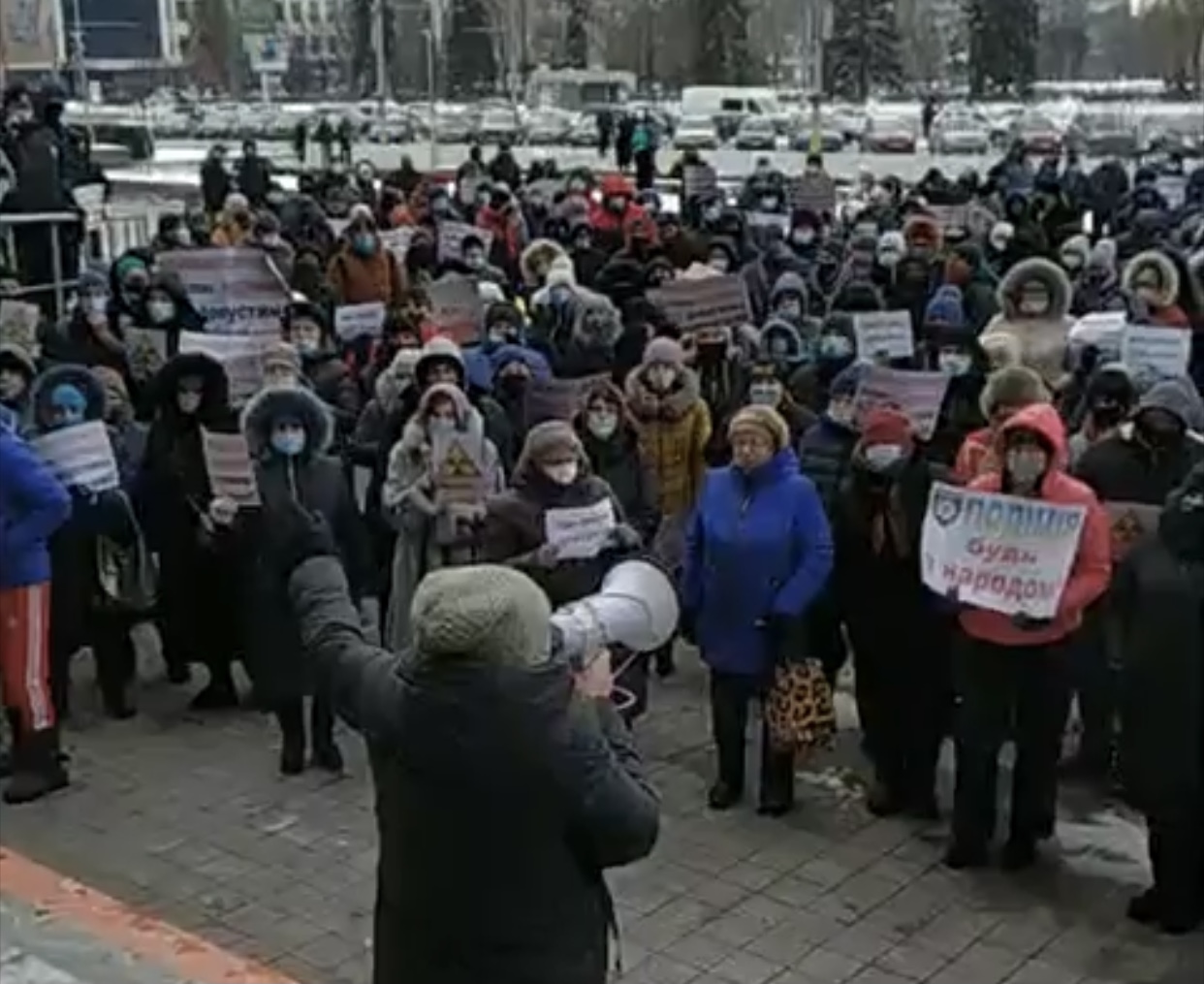 «Мы против карьера»: жители Вольнянского района устроили митинг под стенами ЗОГА (ВИДЕО)