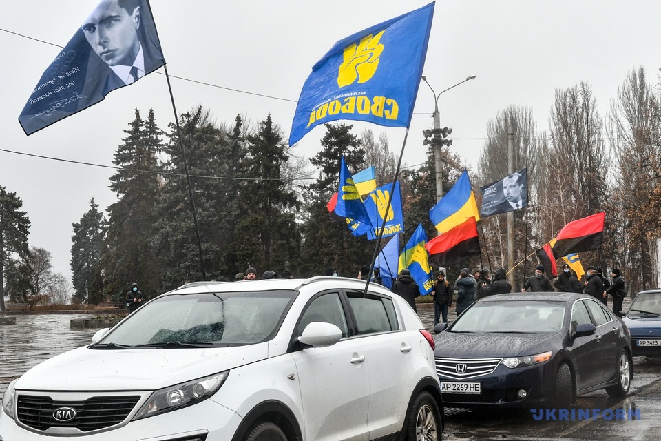 В Запорожье провели автопробег в честь годовщины со дня рождения Бандеры (ФОТО)