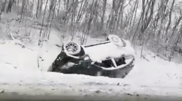 В Запорожской области за сутки два автомобиля “слетели” в кювет: понадобилась помощь спасателей (ФОТО)