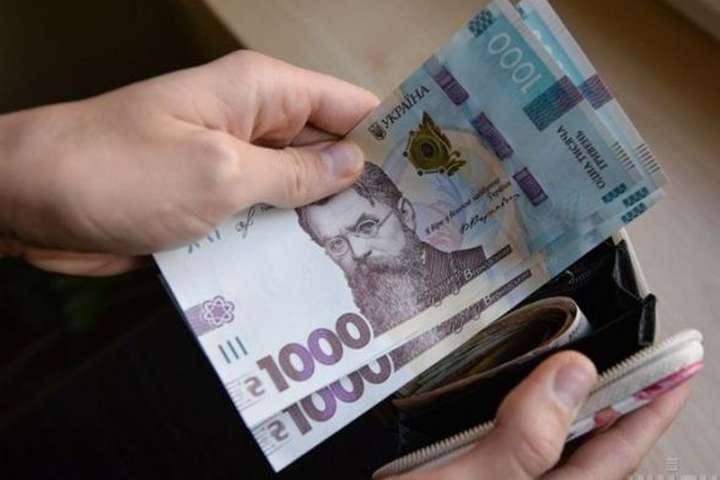 Украинцам в 2021 году хотят повысить зарплаты: кому и насколько повезет