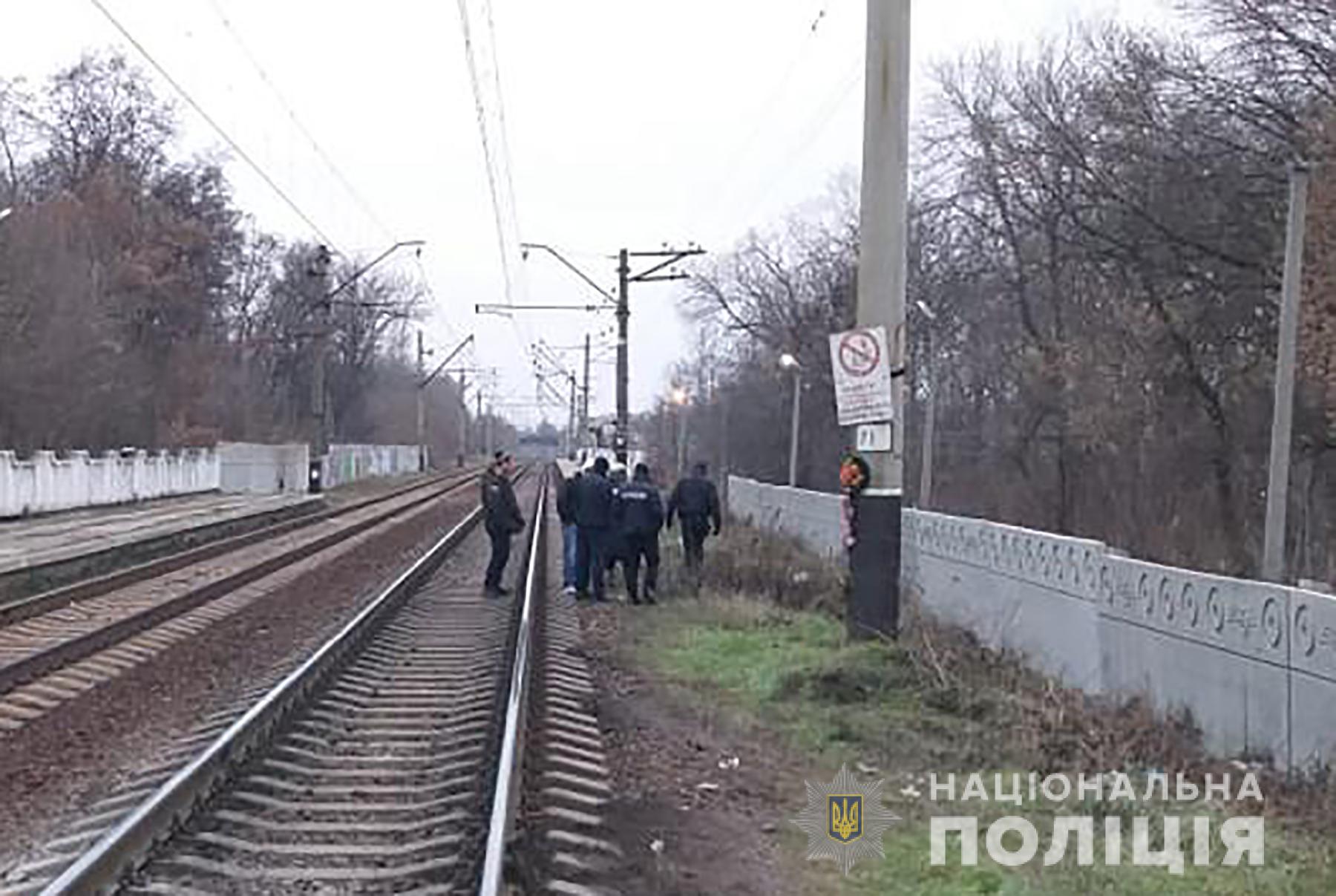 Смертельное ДТП на железнодорожном пути в Запорожье: полиция разыскивает свидетелей (ФОТО)