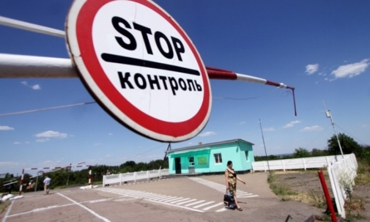 Запорожские работники миграционной службы выдворили из Украины двух россиян-нелегалов (ФОТО)