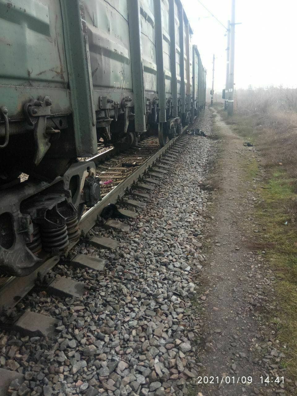 В Запорожье женщина бросилась под поезд: она погибла (ФОТО)