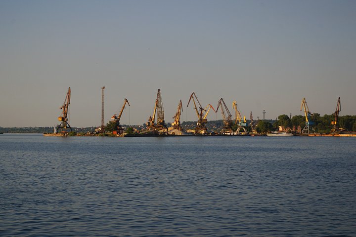 В порту Запорожья рухнул кран (ФОТОФАКТ)