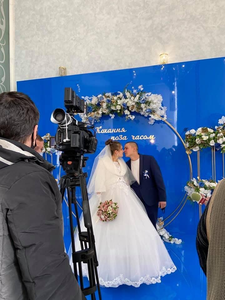 В Запорожье в День влюблённых поженилась пара, которая познакомилась в АТО (ФОТО)