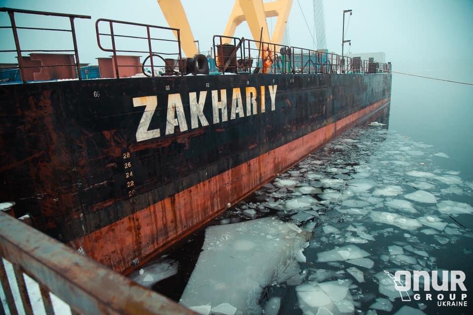 Кран «Захарий» продолжает свою работу над строительством моста в Запорожье: новые фото со стройплощадки