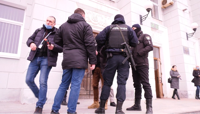В Бердянске журналисту плюнули в лицо и угрожали расправой: полиция составила протоколы (ВИДЕО)