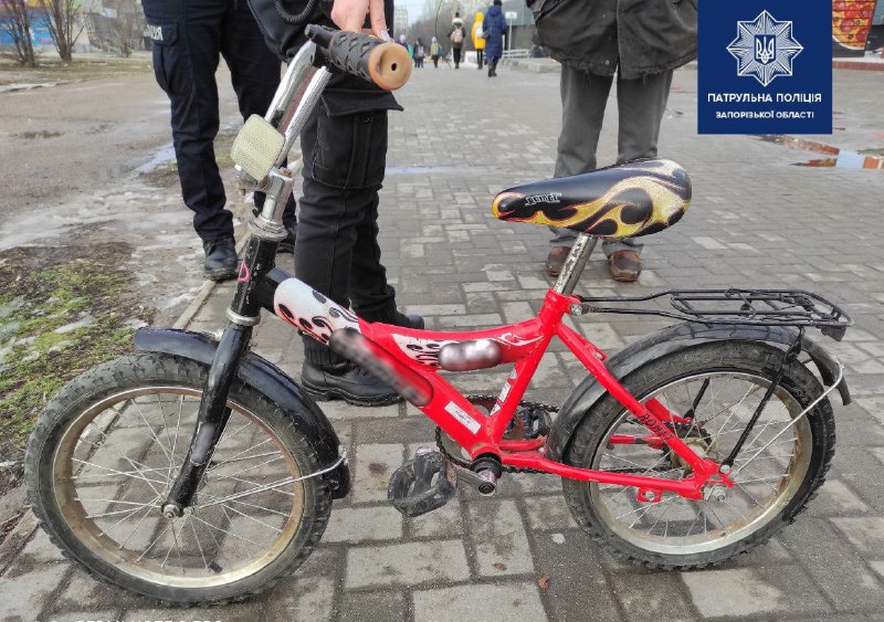 В Запорожье мужчина украл детский велосипед (ФОТО)