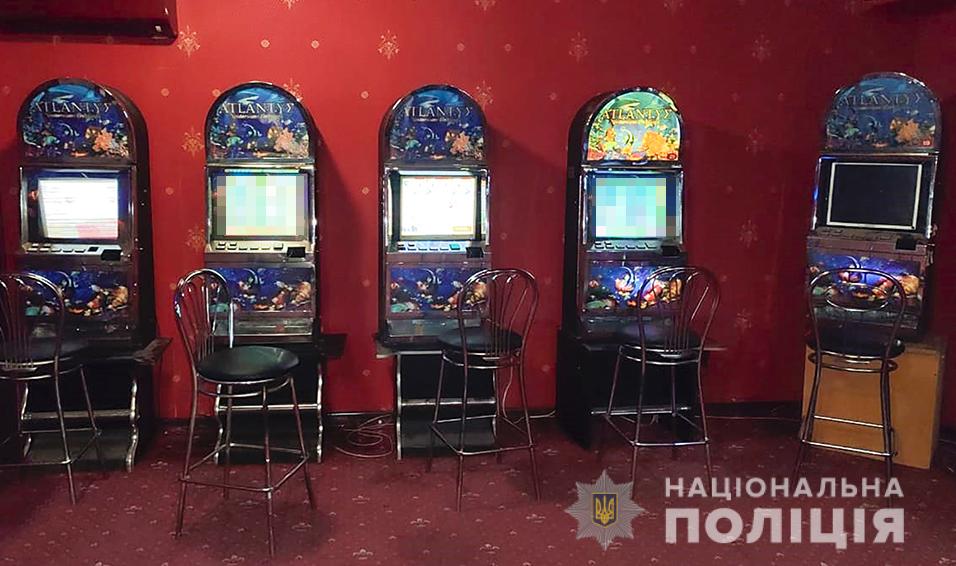В Мелитополе в подвальном помещении бывшего кафе работал зал игровых автоматов (ФОТО)
