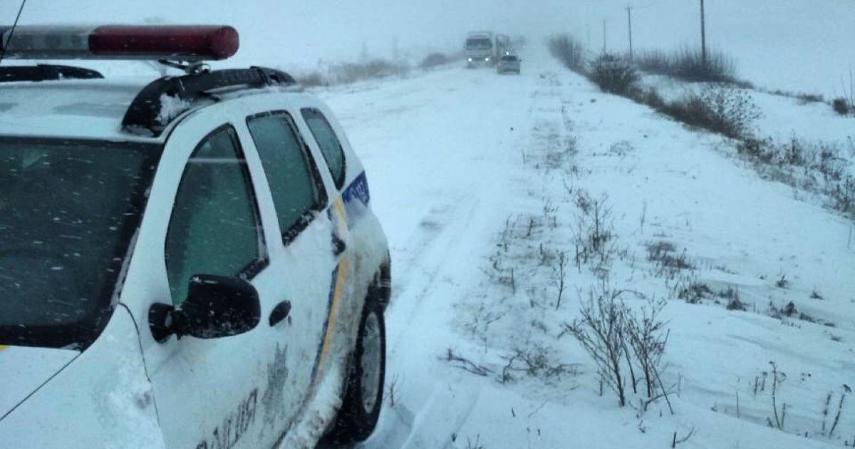 На запорожской трассе в связи с усложнением погодных условий дежурит полиция