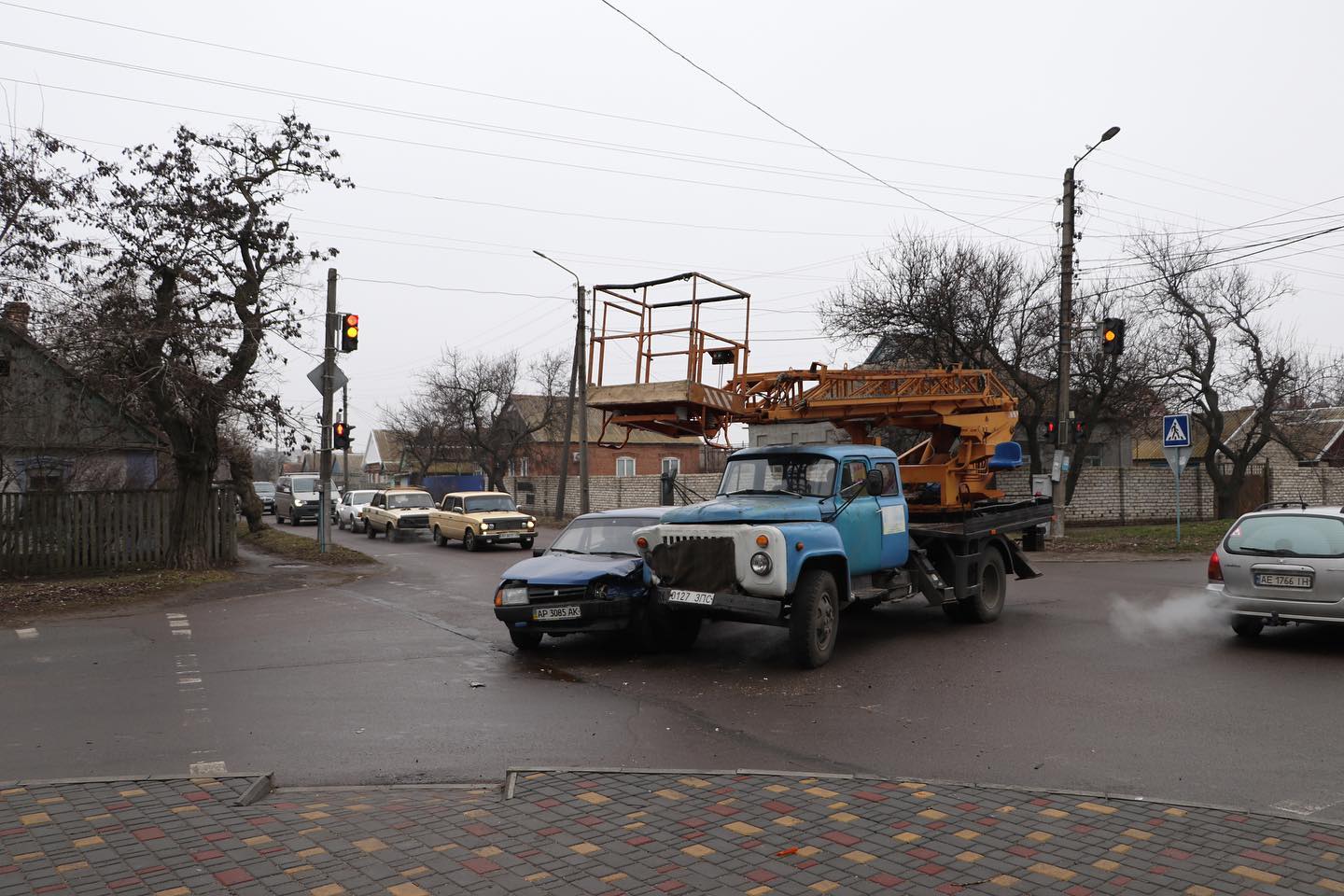 В Запорожской области столкнулась легковушка и автовышка (ФОТО, ВИДЕО)