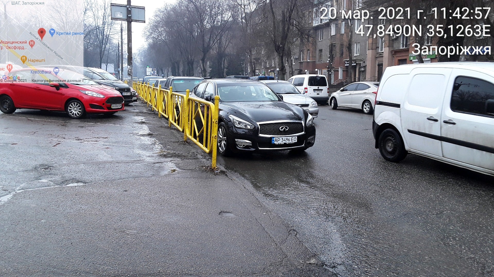 В Запорожье водители не хотят оставлять авто на платных парковках и нарушают ПДД