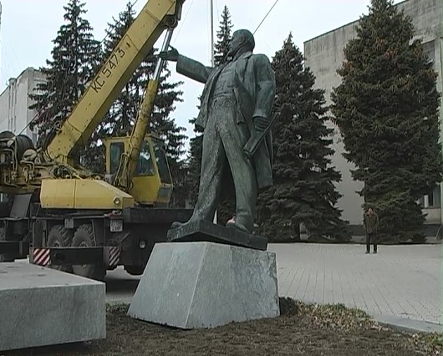 В Запорожской области демонтированный памятник Ленину хотят сдать на металлолом: сколько можно “выручить”