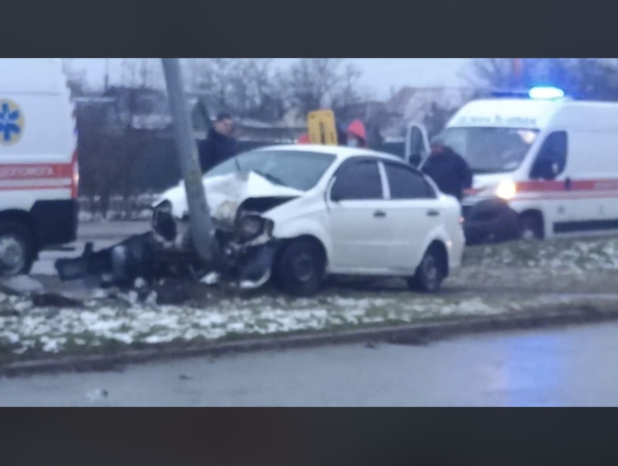 Водитель, пассажирка и 4-летний ребёнок доставлены в больницу: в полиции прокомментировали ДТП с такси в Запорожье (ВИДЕО)