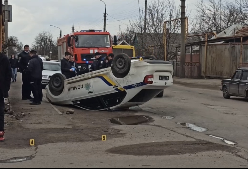 Решили обогнать: новые подробности ДТП в Запорожской области с перевёрнутым авто полицейских (ФОТО, ВИДЕО)