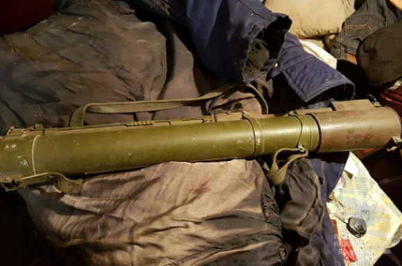 27-летний житель Запорожья продавал оружие и боеприпасы: во время обыска нашли даже гранатометы (ФОТО)