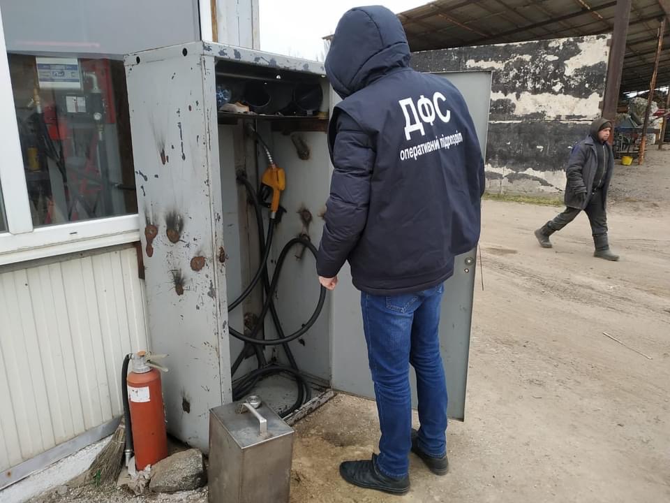 В Запорожской области мужчина организовал работу нелегальной станции для хранения и продажи дизтоплива (ФОТО)