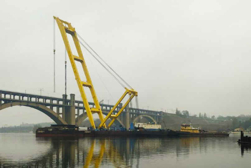 Строительство мостов в Запорожье: что уже сделал плавкран “Захарий” (ФОТО)