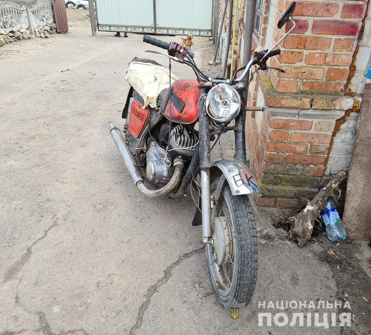 В Запорожской области юный мотоциклист врезался в дерево: он погиб в карете “скорой” (ФОТО)