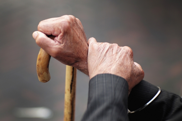 В Запорожье пенсионер не смог вернуться домой, забыв адрес проживания (ФОТО)