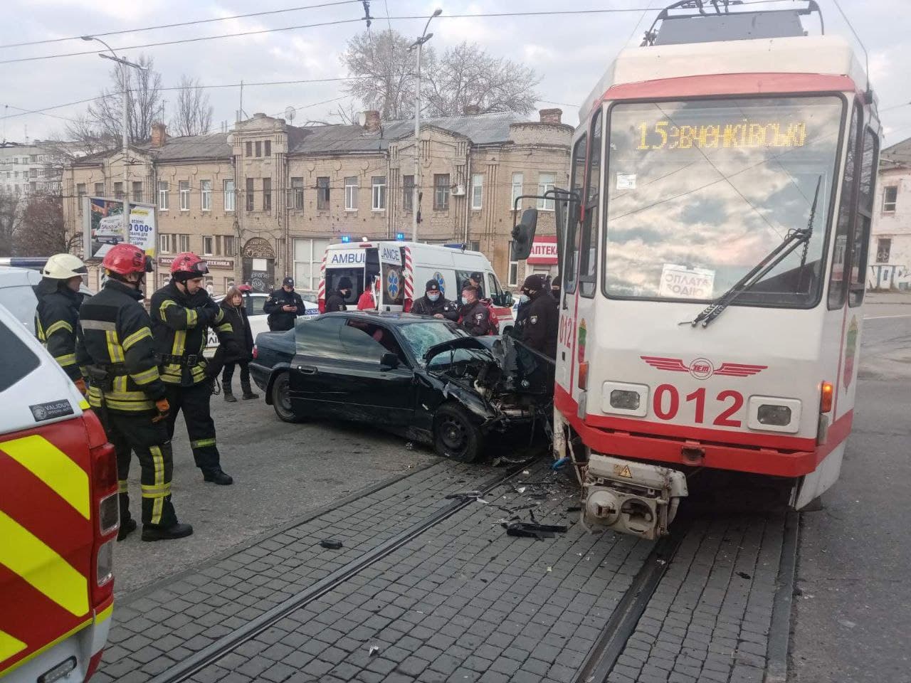 Стали известны подробности аварии при участии автоледи на “BMW” и трамвая в Запорожье (ФОТО)