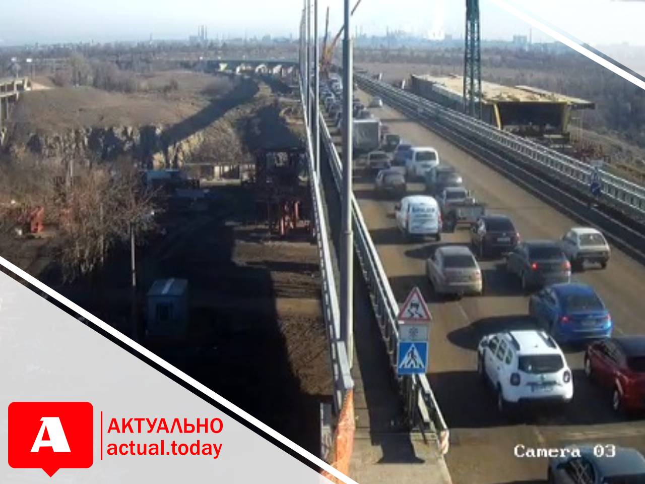 В Запорожье на новом мосту автомобили снова застряли в “тянучке” (ФОТО, ВИДЕО)