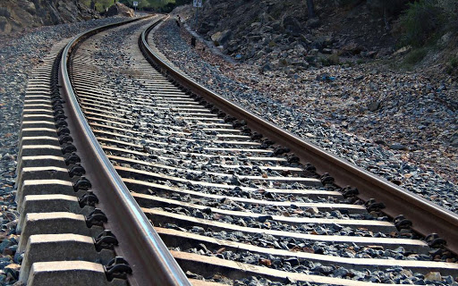 В Запорожье мужчина разобрал железнодорожные пути на металлолом (ФОТО)