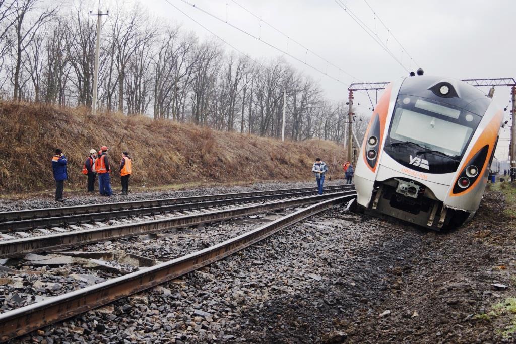 За халатность уволят 6 работников: Укрзализныцей завершено служебное расследование схождения вагонов поезда «Интерсити» под Запорожьем
