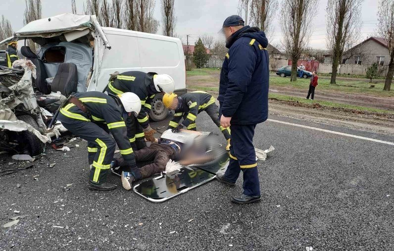 Смертельная авария: водитель похоронного агентства не довез тела погибших от COVID-19 из Запорожья в Одессу на кремацию(ФОТО)
