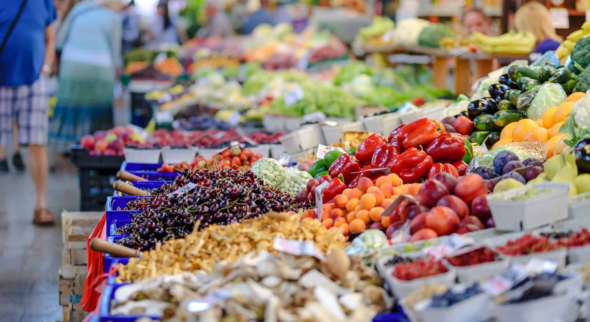 В Запорожье на владельца ларька, где продавались овощи и фрукты, составили админпротокол (ФОТО)
