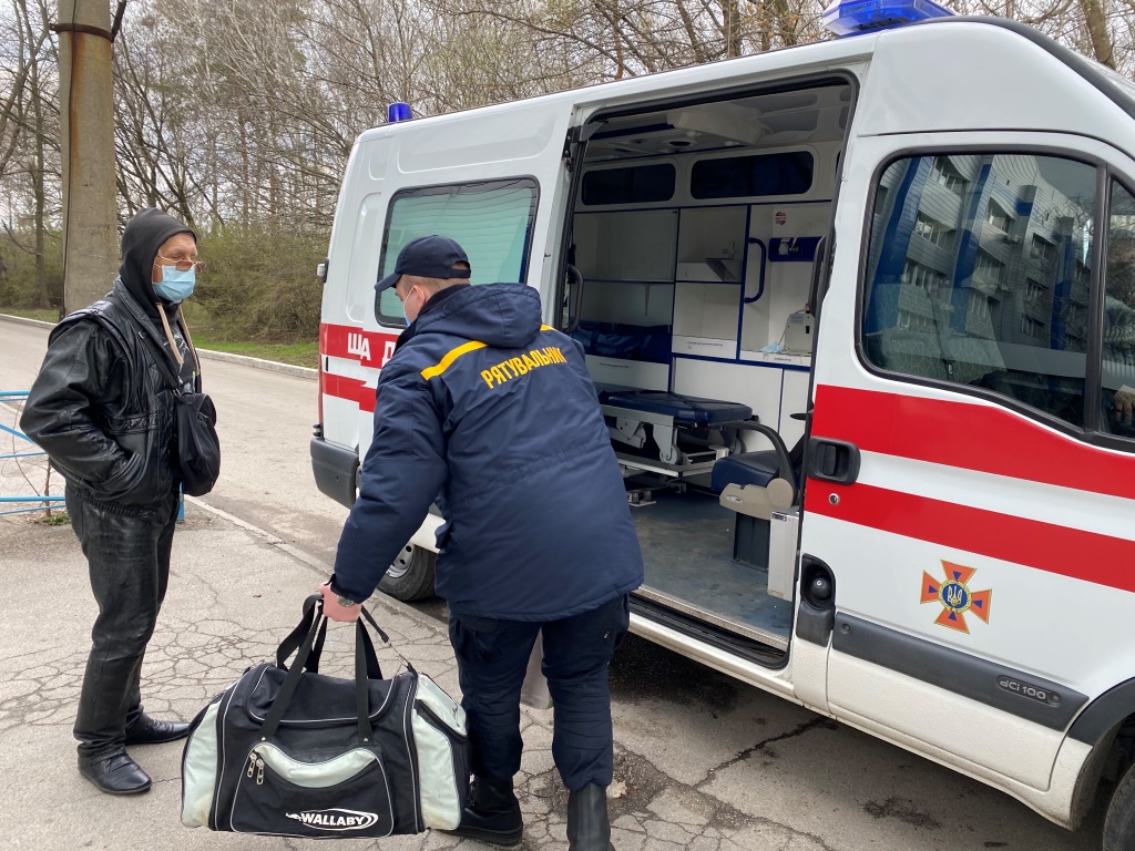 Из-за карантинных ограничений мужчина с инвалидностью не мог самостоятельно добраться из Запорожья в Приморск (ФОТО)