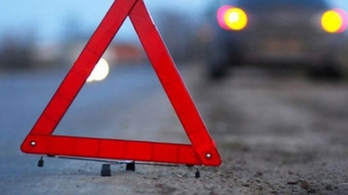 Лежал в неестественной позе: в Запорожской области обнаружили мотоциклиста на проезжей части дороги (ВИДЕО)